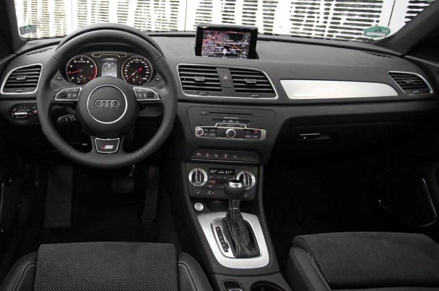 Торпедо Audi Q3 2.0 TFSI Quattro S-Line (8U) 2011 года  (WW) (фото 30 из 68)